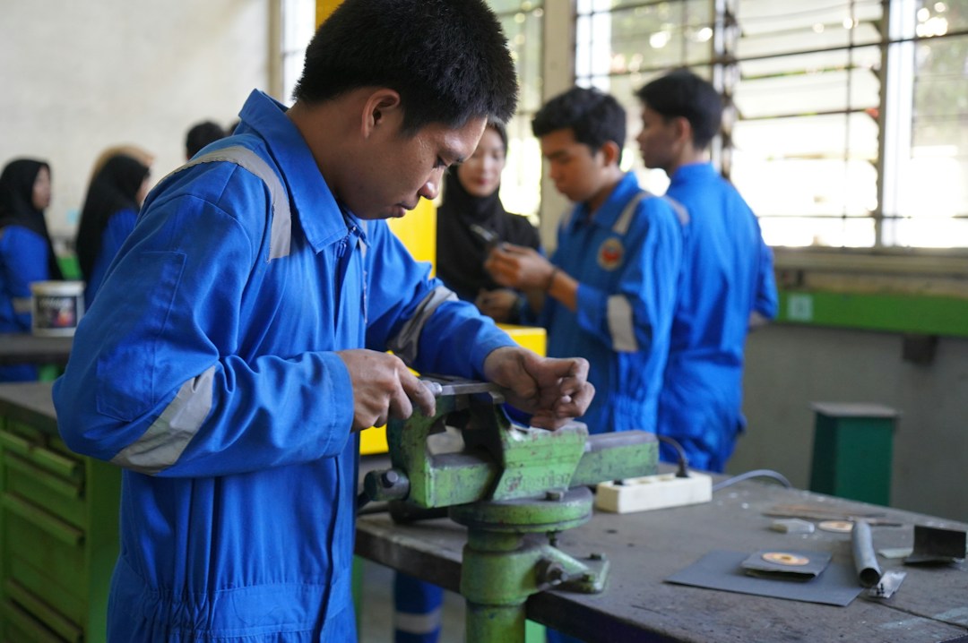 Indian apprentice learning while working in Germany